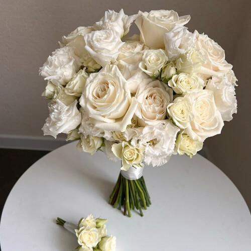 Букет невесты из роз Белоснежный