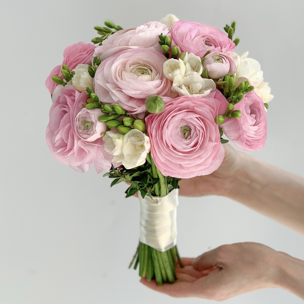 Букет невесты Розовые ранункулюсы