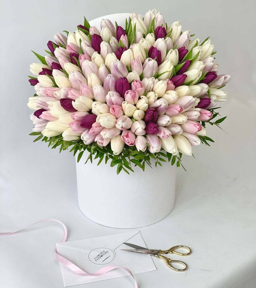 Коробка с цветами Весенние Тюльпаны