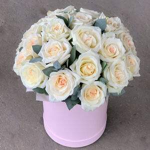 Коробка с цветами Пионовидная роза Вайт Охара - XL