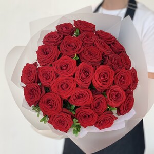 Букет из красных роз Рэд Наоми (Red Naomi) - 29